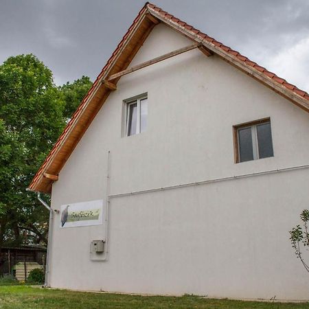 Sasfeszek - Falusi Szallashely Hortobagy Bagian luar foto